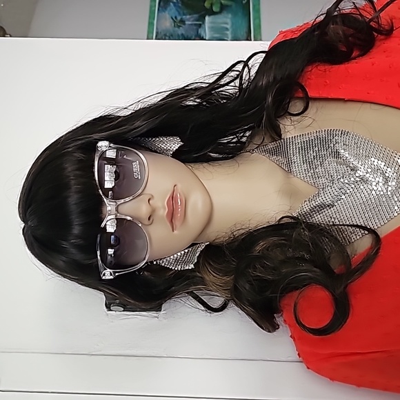 (NWT) Authentical "Guess" Sunglasses - Picture 4 of 6